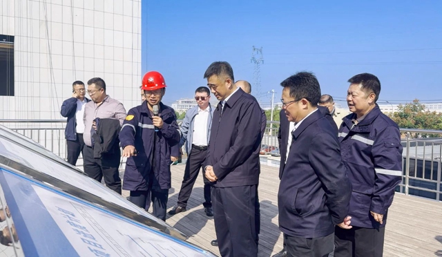 黑龍江省供銷合作社理事會(huì)主任趙勵(lì)軍、倍豐集團(tuán)董事長(zhǎng)徐陽一行到訪宜化集團(tuán)(圖1)